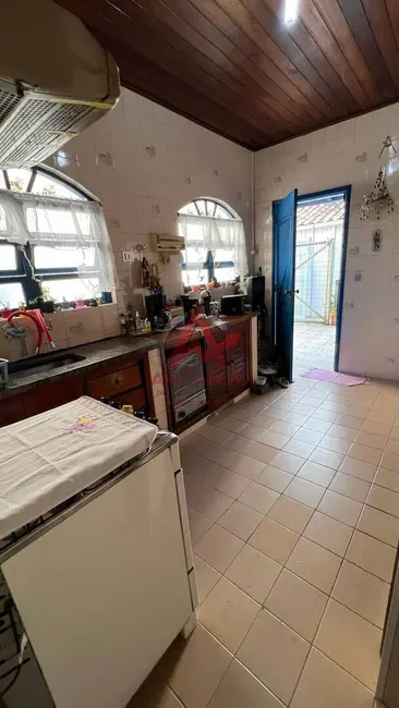 Casa com 3 quartos à venda em Centro, Ubatuba - SP - imagem 5 Foto 5 de Casa com 3 quartos à venda em Centro, Ubatuba - SP
