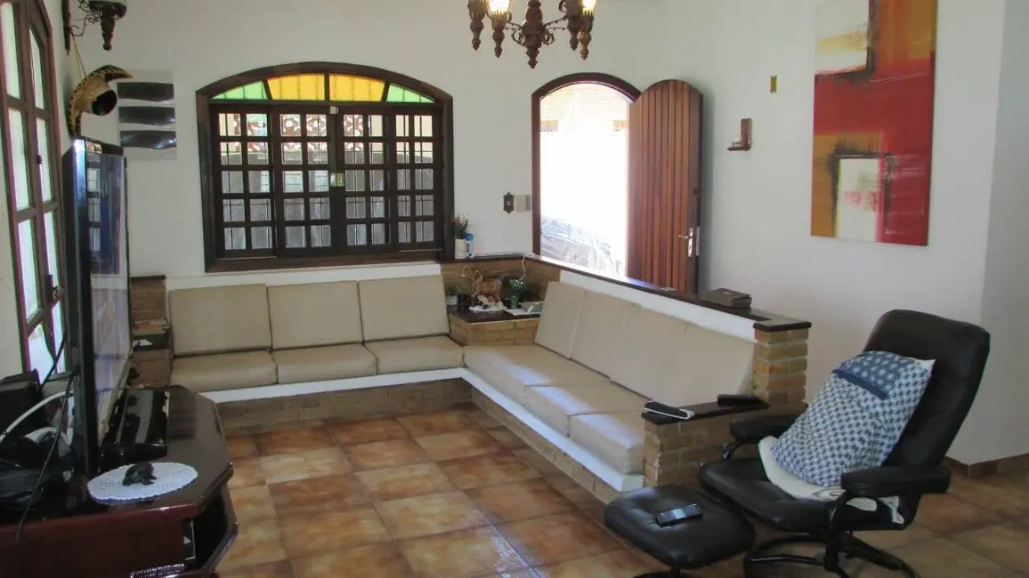 Casa com 8 quartos à venda, 320m2 em Ubatuba - SP - imagem 4 Foto 4 de Casa com 8 quartos à venda, 320m2 em Ubatuba - SP