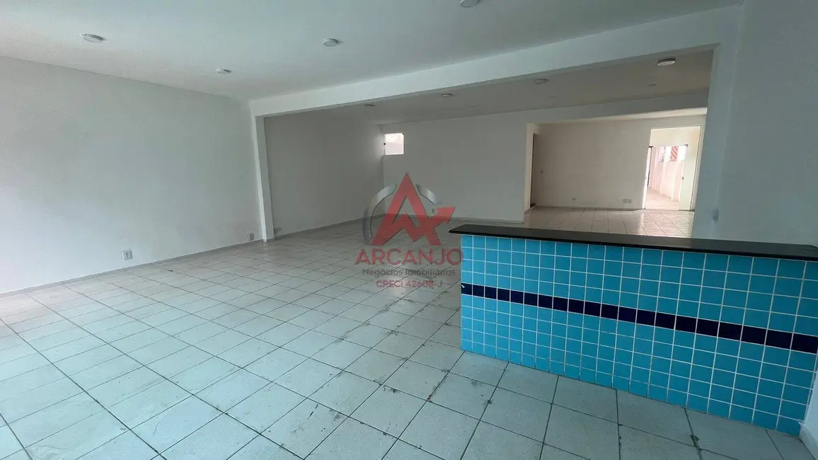 Sala Comercial para alugar, 320m2 em Centro, Ubatuba - SP - imagem 2 Foto 2 de Sala Comercial para alugar, 320m2 em Centro, Ubatuba - SP