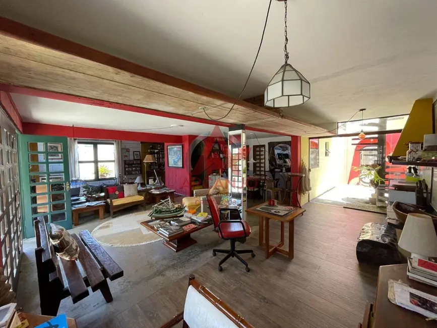 Foto 6 de Casa com 4 quartos à venda, 280m2 em Ubatuba - SP