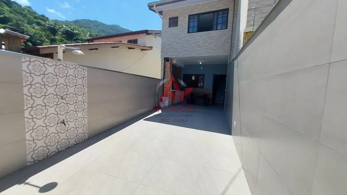 Foto 1 de Casa com 4 quartos à venda, 86m2 em Ubatuba - SP