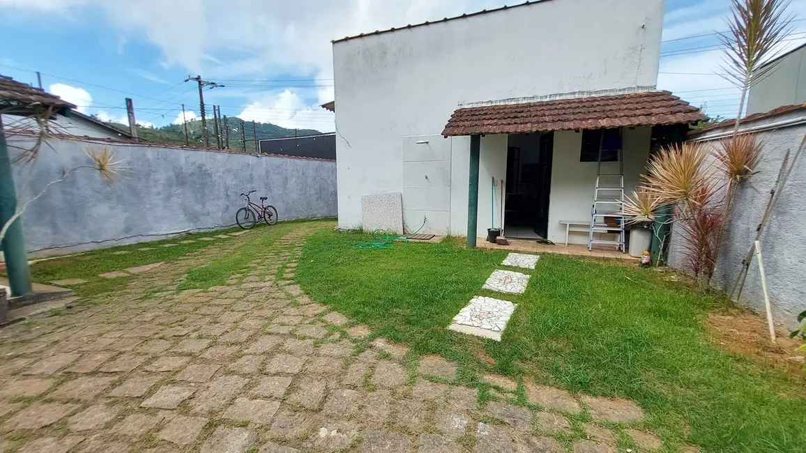 Casa com 4 quartos para alugar, 215m2 em Ubatuba - SP - imagem 3 Foto 3 de Casa com 4 quartos para alugar, 215m2 em Ubatuba - SP