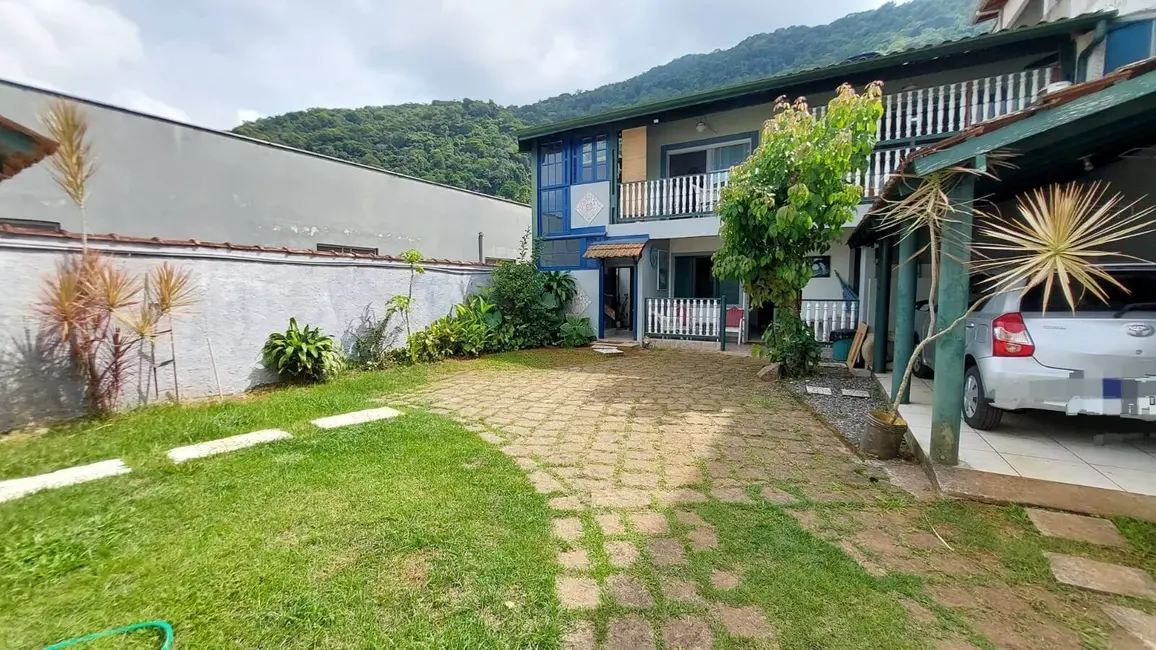 Casa com 4 quartos para alugar, 215m2 em Ubatuba - SP - imagem 2 Foto 2 de Casa com 4 quartos para alugar, 215m2 em Ubatuba - SP