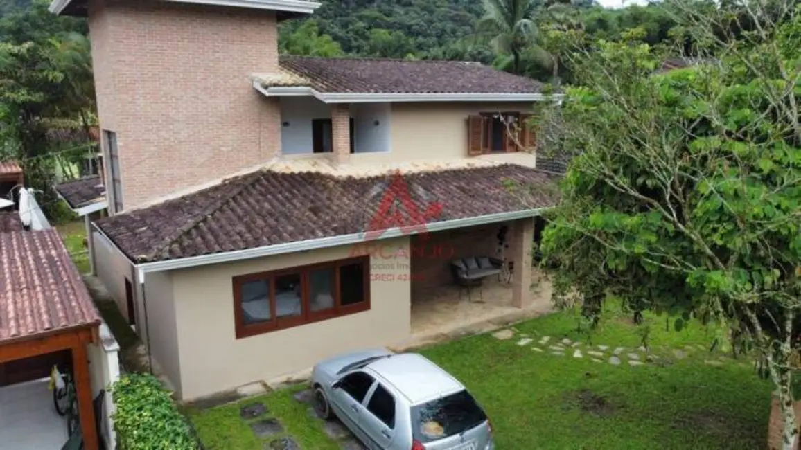 Casa com 3 quartos à venda, 180m2 em Ubatuba - SP - imagem 3 Foto 3 de Casa com 3 quartos à venda, 180m2 em Ubatuba - SP