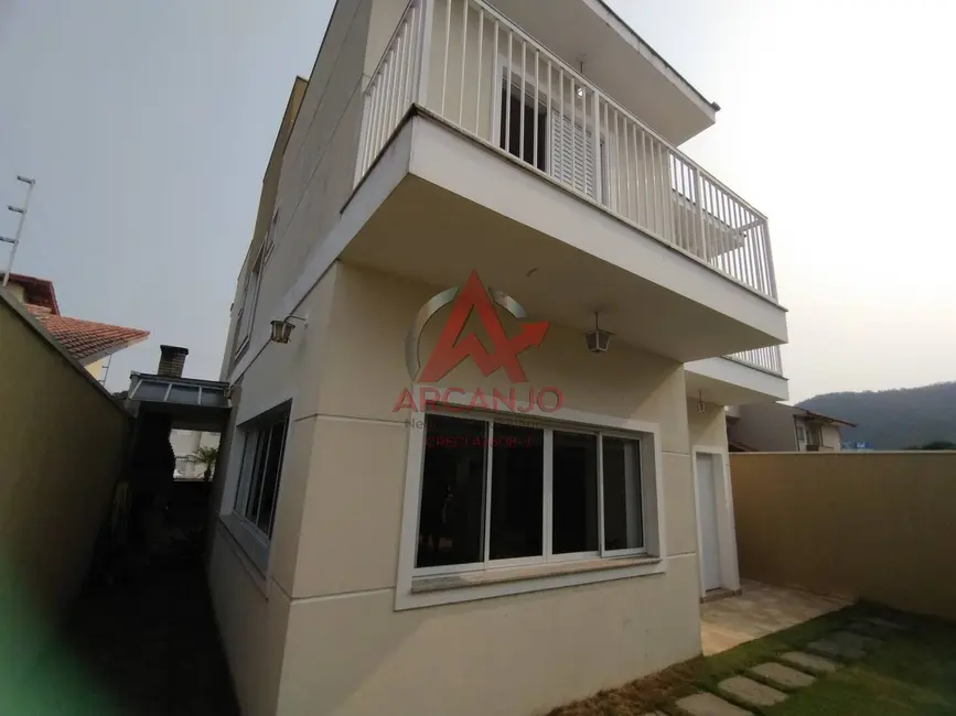 Casa com 4 quartos à venda, 180m2 em Ubatuba - SP - imagem 3 Foto 3 de Casa com 4 quartos à venda, 180m2 em Ubatuba - SP