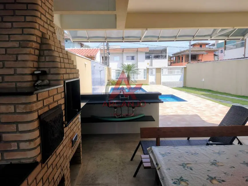 Casa com 4 quartos à venda, 180m2 em Ubatuba - SP - imagem 6 Foto 6 de Casa com 4 quartos à venda, 180m2 em Ubatuba - SP