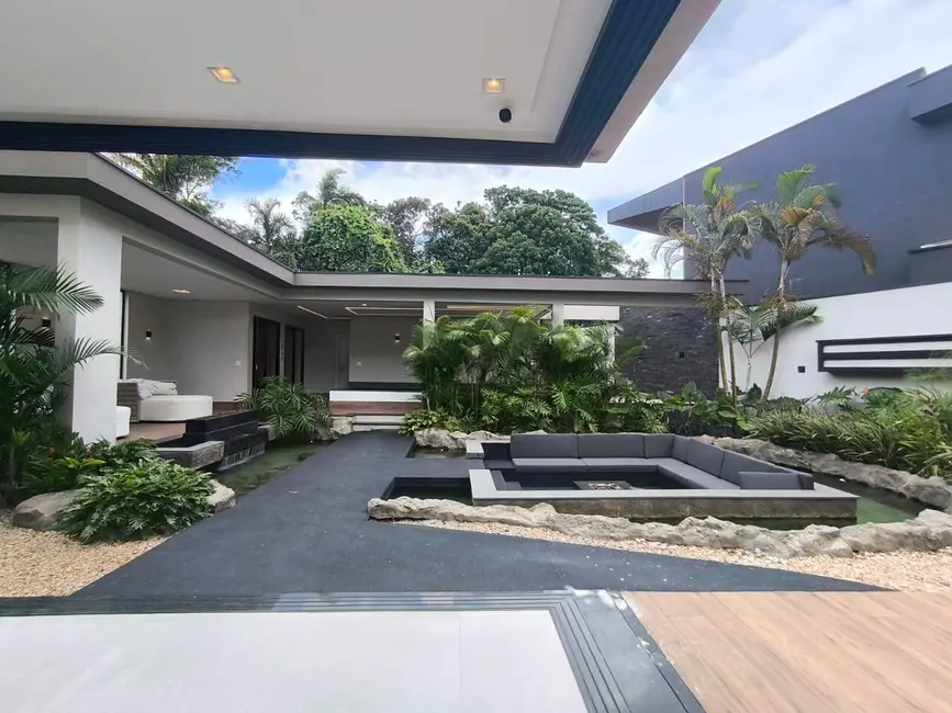 Foto 3 de Casa com 7 quartos à venda, 1335m2 em Bertioga - SP