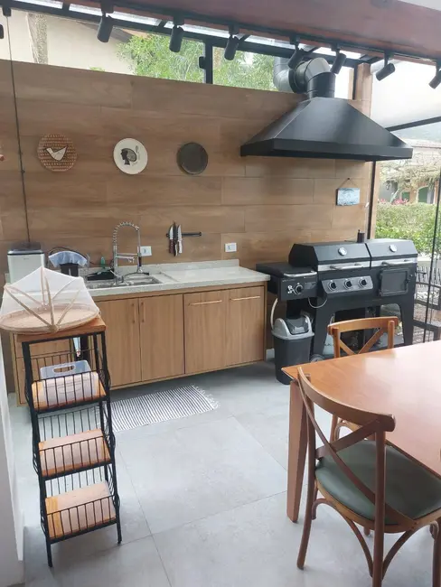 Foto 2 de Casa com 4 quartos à venda, 206m2 em Ubatuba - SP