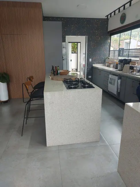 Foto 4 de Casa com 4 quartos à venda, 206m2 em Ubatuba - SP