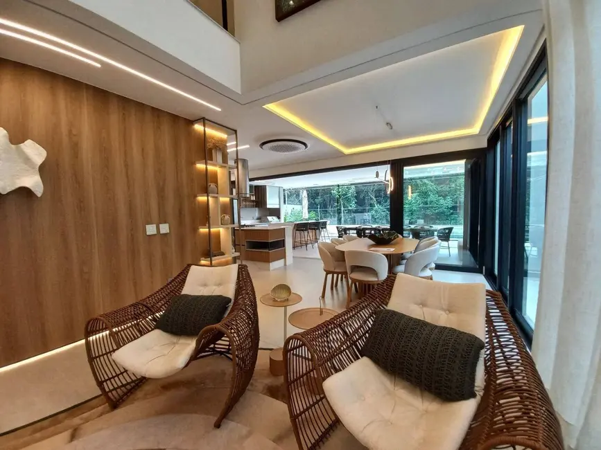 Casa com 6 quartos à venda, 455m2 em Riviera de São Lourenço, Bertioga - SP - imagem 3 Foto 3 de Casa com 6 quartos à venda, 455m2 em Riviera de São Lourenço, Bertioga - SP