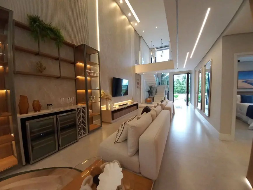 Casa com 6 quartos à venda, 455m2 em Riviera de São Lourenço, Bertioga - SP - imagem 2 Foto 2 de Casa com 6 quartos à venda, 455m2 em Riviera de São Lourenço, Bertioga - SP