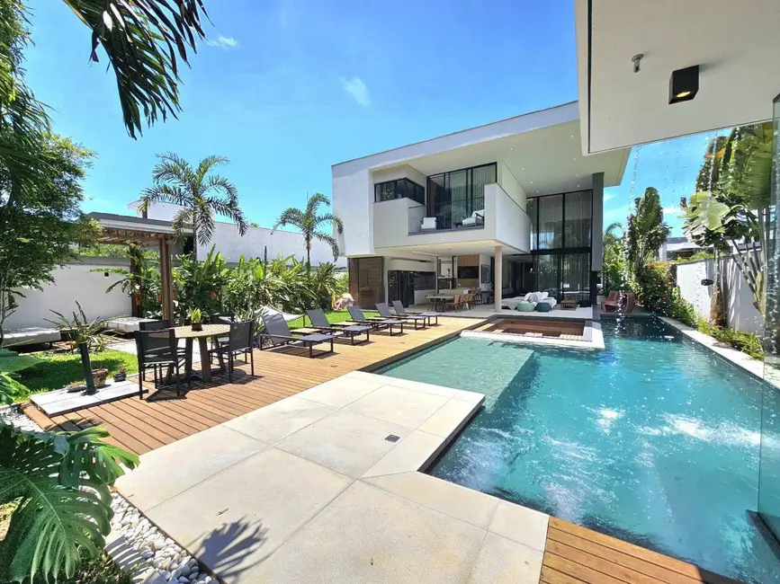 Casa com 6 quartos à venda, 670m2 em Bertioga - SP - imagem 1 Foto 1 de Casa com 6 quartos à venda, 670m2 em Bertioga - SP