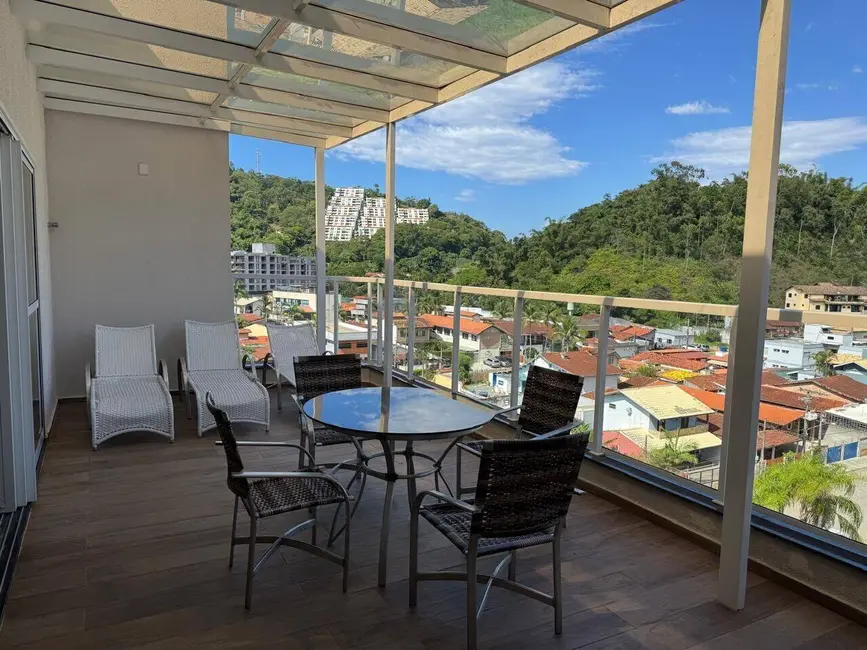 Cobertura com 3 quartos para alugar, 150m2 em Ubatuba - SP - imagem 3 Foto 3 de Cobertura com 3 quartos para alugar, 150m2 em Ubatuba - SP