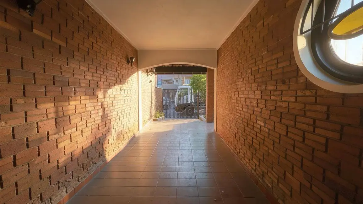 Casa com 4 quartos à venda e para alugar, 330m2 em Ubatuba - SP - imagem 7 Foto 7 de Casa com 4 quartos à venda e para alugar, 330m2 em Ubatuba - SP