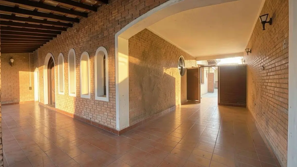 Casa com 4 quartos à venda e para alugar, 330m2 em Ubatuba - SP - imagem 2 Foto 2 de Casa com 4 quartos à venda e para alugar, 330m2 em Ubatuba - SP