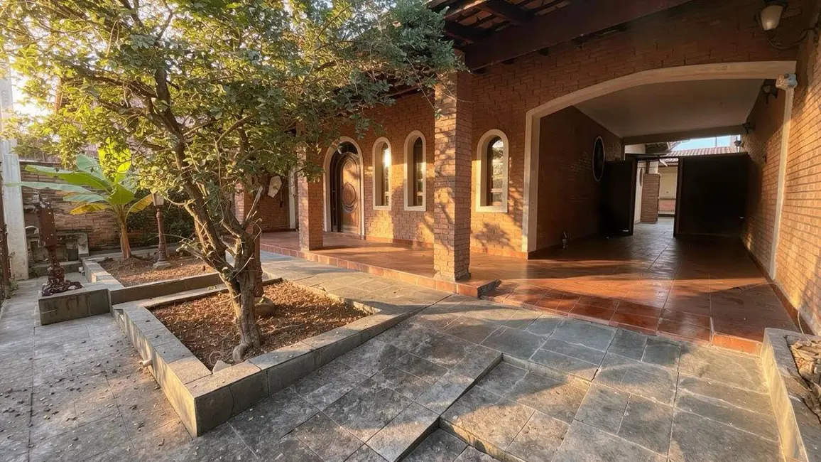 Casa com 4 quartos à venda e para alugar, 330m2 em Ubatuba - SP - imagem 1 Foto 1 de Casa com 4 quartos à venda e para alugar, 330m2 em Ubatuba - SP