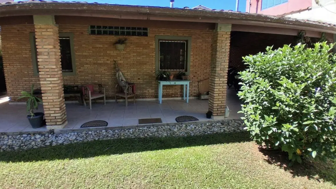 Casa com 3 quartos à venda, 324m2 em Ubatuba - SP - imagem 2 Foto 2 de Casa com 3 quartos à venda, 324m2 em Ubatuba - SP