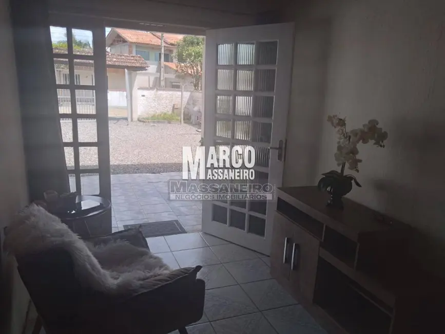 Casa com 4 quartos à venda, 240m2 em Balneario Barra Do Sul - SC - imagem 6 Foto 6 de Casa com 4 quartos à venda, 240m2 em Balneario Barra Do Sul - SC