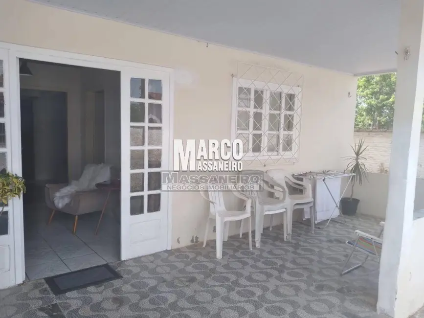 Casa com 4 quartos à venda, 240m2 em Balneario Barra Do Sul - SC - imagem 3 Foto 3 de Casa com 4 quartos à venda, 240m2 em Balneario Barra Do Sul - SC