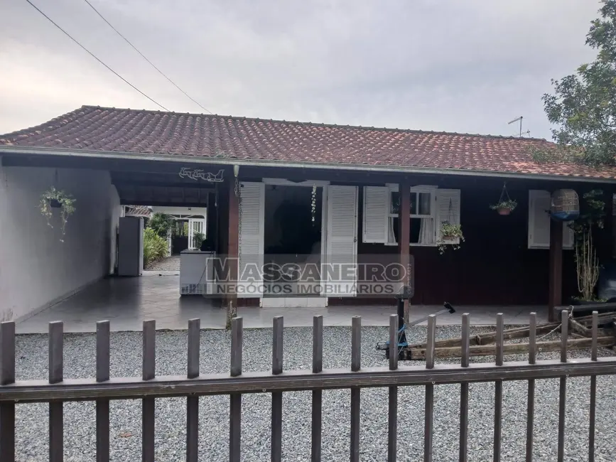 Foto 3 de Casa com 3 quartos à venda, 360m2 em Balneario Barra Do Sul - SC