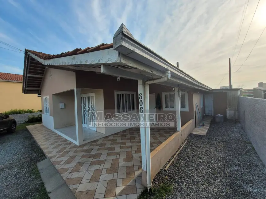 Casa com 3 quartos à venda, 378m2 em Centro, Balneario Barra Do Sul - SC - imagem 3 Foto 3 de Casa com 3 quartos à venda, 378m2 em Centro, Balneario Barra Do Sul - SC