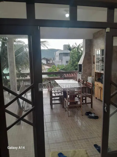 Foto 2 de Casa com 4 quartos à venda, 362m2 em Aventureiro, Joinville - SC