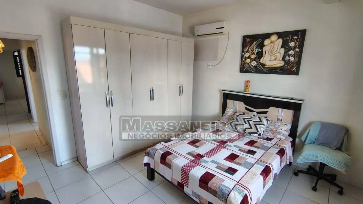 Foto 7 de Casa com 4 quartos à venda, 362m2 em Aventureiro, Joinville - SC