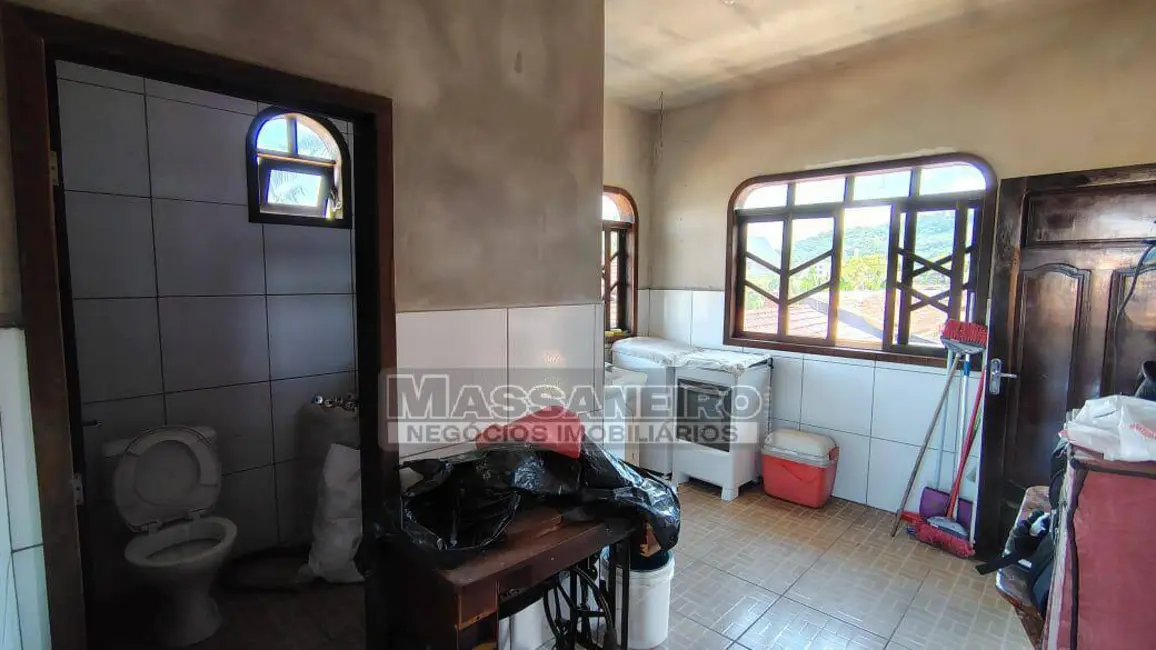 Foto 9 de Casa com 4 quartos à venda, 362m2 em Aventureiro, Joinville - SC