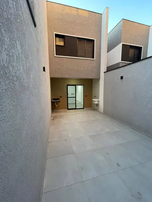 Sobrado com 2 quartos à venda, 111m2 em Jardim Brasília (Zona Leste), São Paulo - SP - imagem 3 Foto 3 de Sobrado com 2 quartos à venda, 111m2 em Jardim Brasília (Zona Leste), São Paulo - SP