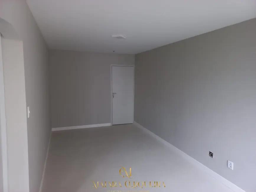Foto 2 de Apartamento com 3 quartos à venda, 70m2 em Itaigara, Salvador - BA