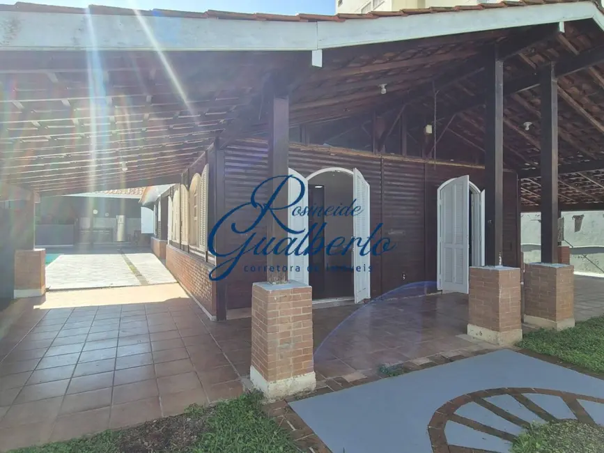 Foto 4 de Casa com 4 quartos à venda e para alugar, 236m2 em Indaiá, Caraguatatuba - SP