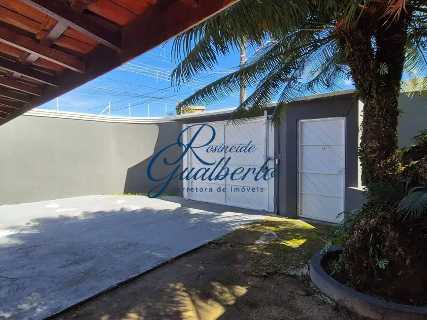 Foto 3 de Casa com 4 quartos à venda e para alugar, 236m2 em Indaiá, Caraguatatuba - SP