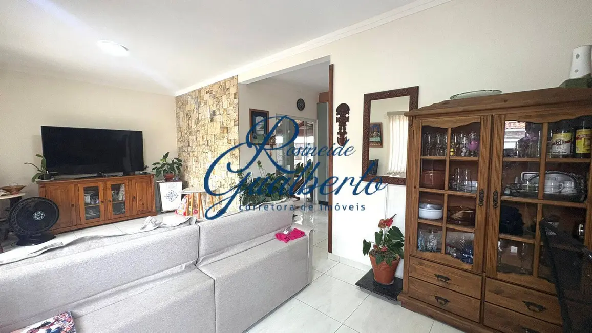 Casa com 3 quartos à venda, 126m2 em Praia das Palmeiras, Caraguatatuba - SP - imagem 5 Foto 5 de Casa com 3 quartos à venda, 126m2 em Praia das Palmeiras, Caraguatatuba - SP