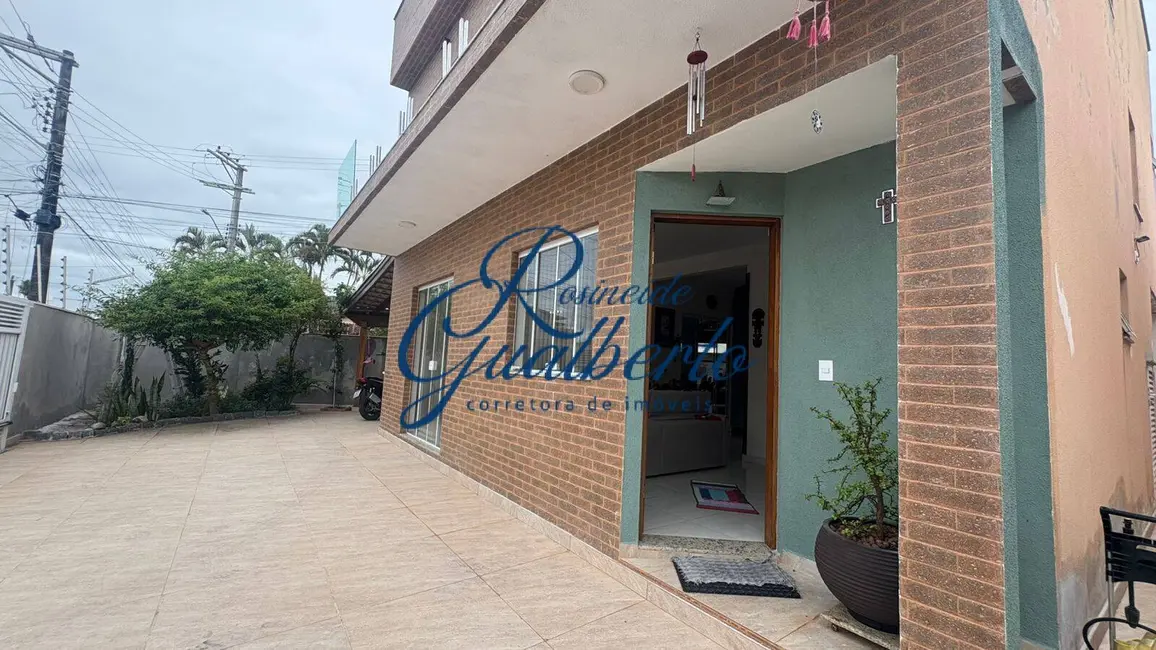 Casa com 3 quartos à venda, 126m2 em Praia das Palmeiras, Caraguatatuba - SP - imagem 2 Foto 2 de Casa com 3 quartos à venda, 126m2 em Praia das Palmeiras, Caraguatatuba - SP
