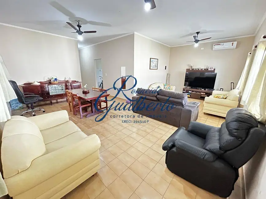 Foto 6 de Casa com 4 quartos à venda e para alugar, 360m2 em Jardim Britânia, Caraguatatuba - SP