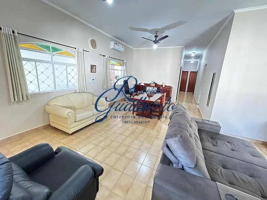 Foto 8 de Casa com 4 quartos à venda e para alugar, 360m2 em Jardim Britânia, Caraguatatuba - SP