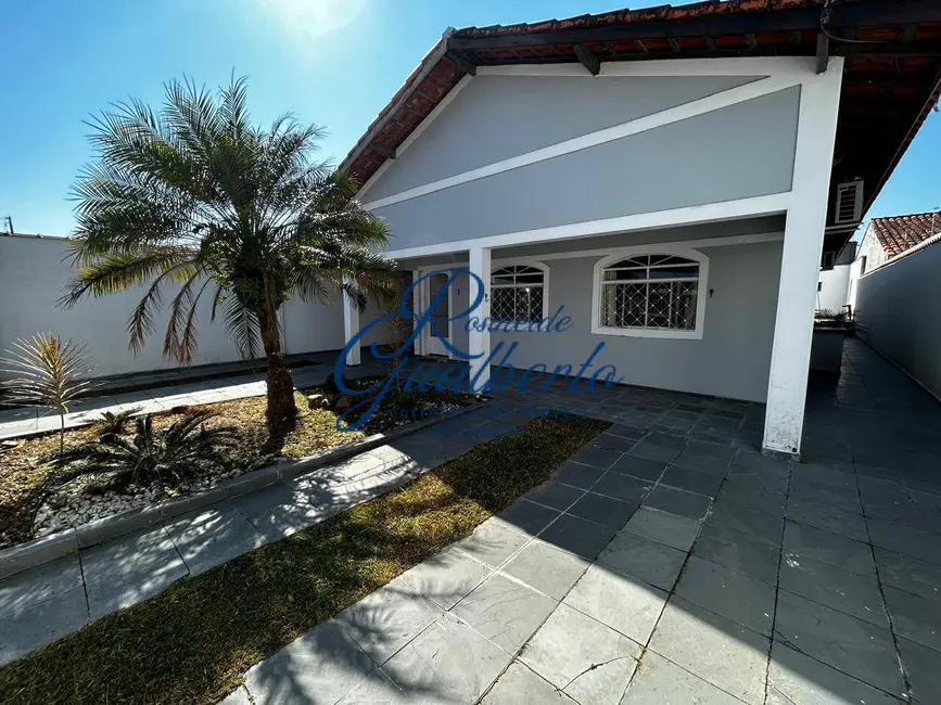 Foto 1 de Casa com 4 quartos à venda e para alugar, 360m2 em Jardim Britânia, Caraguatatuba - SP
