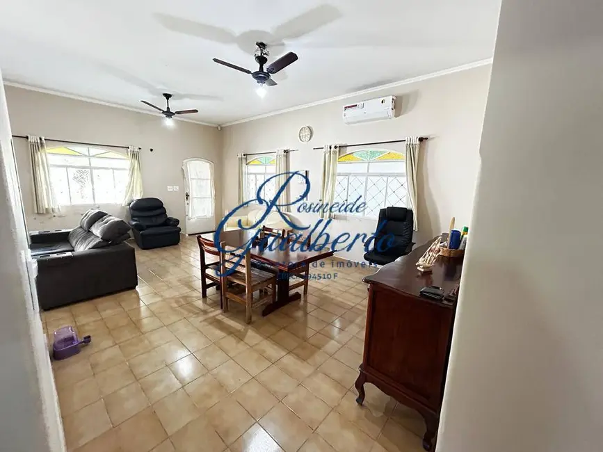 Foto 7 de Casa com 4 quartos à venda e para alugar, 360m2 em Jardim Britânia, Caraguatatuba - SP
