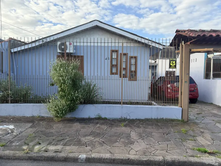 Foto 1 de Casa com 3 quartos à venda, 155m2 em COHAB, Sapucaia Do Sul - RS