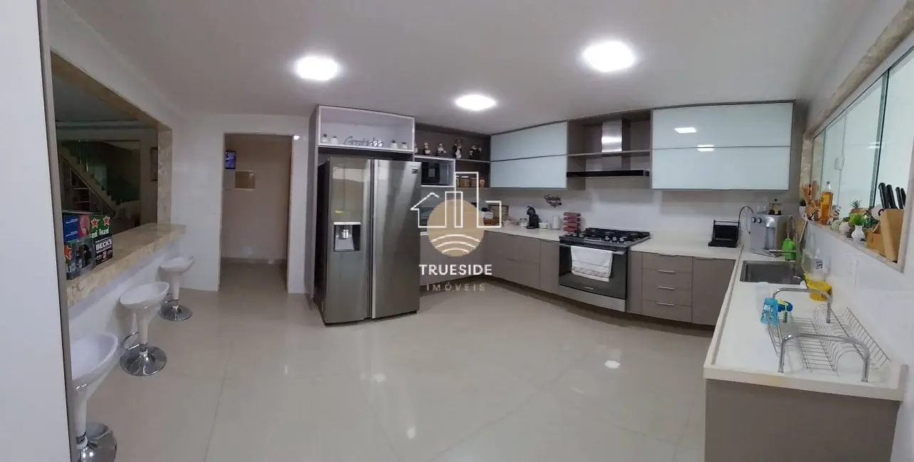 Casa com 4 quartos para alugar, 258m2 em Rio De Janeiro - RJ - imagem 4 Foto 4 de Casa com 4 quartos para alugar, 258m2 em Rio De Janeiro - RJ