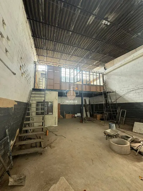 Armazém / Galpão para alugar, 350m2 em Rio De Janeiro - RJ - imagem 3 Foto 3 de Armazém / Galpão para alugar, 350m2 em Rio De Janeiro - RJ