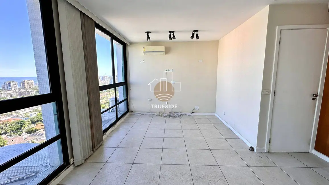 Apartamento com 3 quartos para alugar, 200m2 em Barra da Tijuca, Rio De Janeiro - RJ - imagem 9 Foto 9 de Apartamento com 3 quartos para alugar, 200m2 em Barra da Tijuca, Rio De Janeiro - RJ