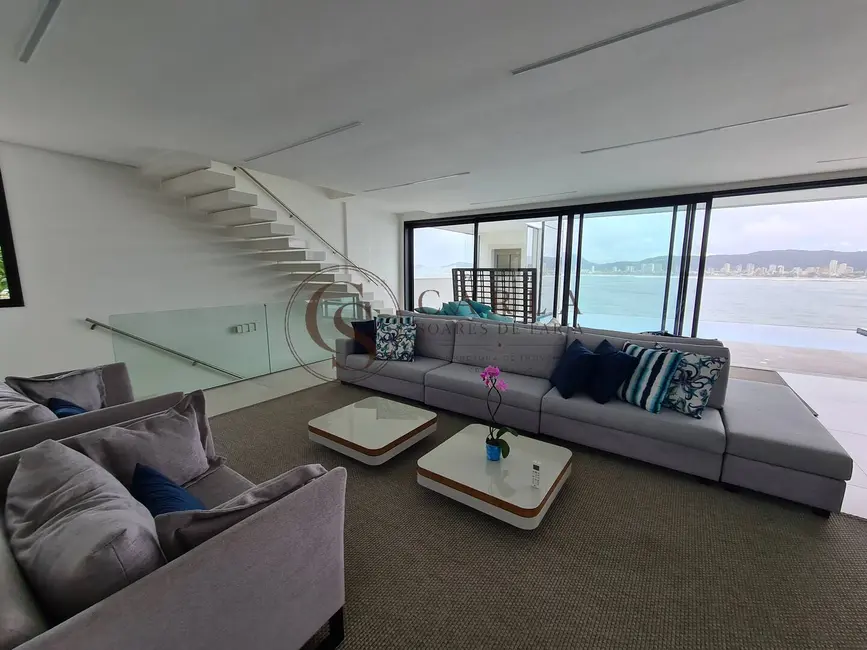 Casa com 6 quartos à venda, 1100m2 em Guaruja - SP - imagem 3 Foto 3 de Casa com 6 quartos à venda, 1100m2 em Guaruja - SP