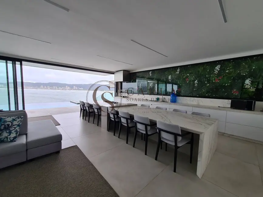 Casa com 6 quartos à venda, 1100m2 em Guaruja - SP - imagem 1 Foto 1 de Casa com 6 quartos à venda, 1100m2 em Guaruja - SP