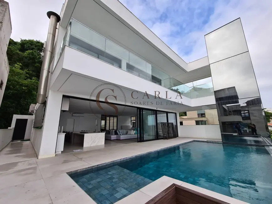 Casa com 6 quartos à venda, 1100m2 em Guaruja - SP - imagem 6 Foto 6 de Casa com 6 quartos à venda, 1100m2 em Guaruja - SP