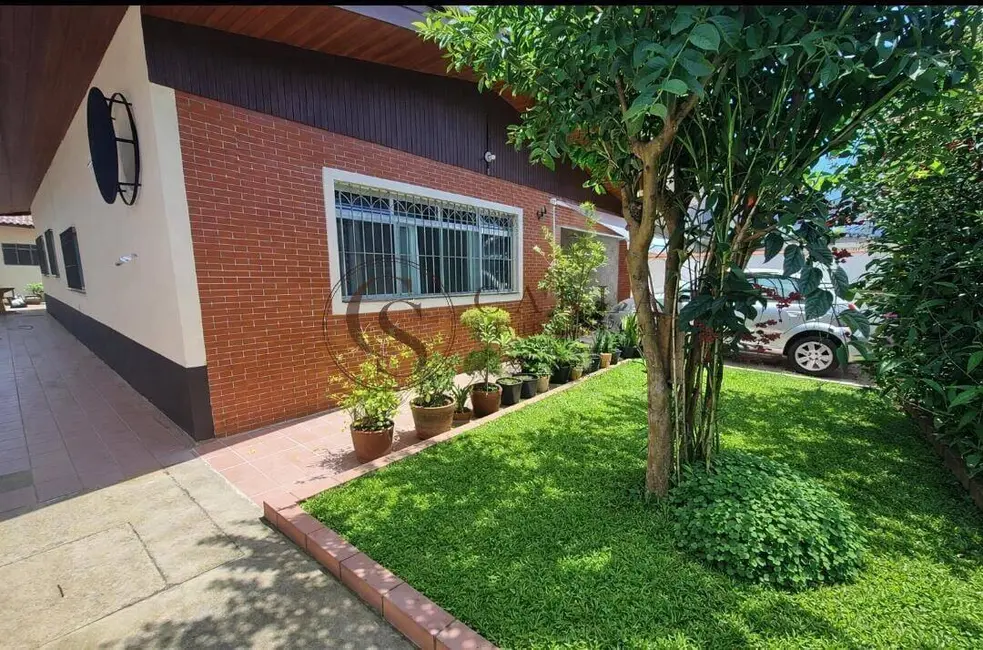 Casa com 3 quartos à venda, 203m2 em Vila Santa Rosa, Guaruja - SP - imagem 1 Foto 1 de Casa com 3 quartos à venda, 203m2 em Vila Santa Rosa, Guaruja - SP