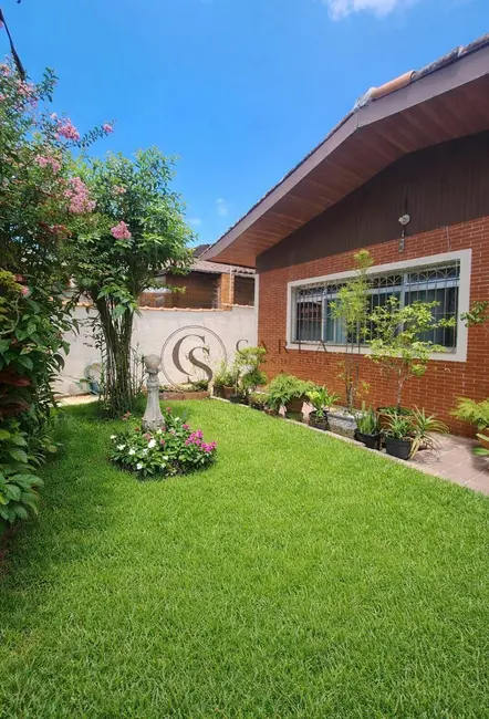 Casa com 3 quartos à venda, 203m2 em Vila Santa Rosa, Guaruja - SP - imagem 3 Foto 3 de Casa com 3 quartos à venda, 203m2 em Vila Santa Rosa, Guaruja - SP