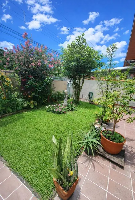 Casa com 3 quartos à venda, 203m2 em Vila Santa Rosa, Guaruja - SP - imagem 2 Foto 2 de Casa com 3 quartos à venda, 203m2 em Vila Santa Rosa, Guaruja - SP
