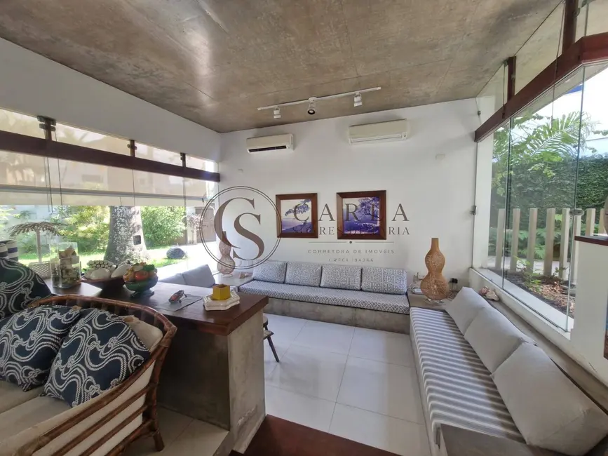 Foto 3 de Casa com 4 quartos à venda, 650m2 em Enseada, Guaruja - SP