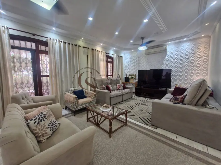 Foto 1 de Casa com 4 quartos à venda, 239m2 em Guaruja, SP